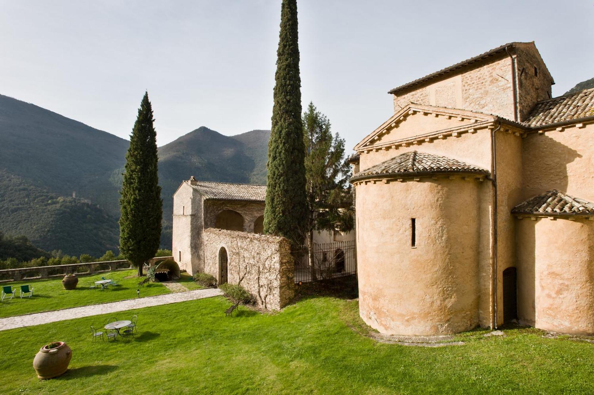 Abbazia San Pietro In Valle Ferentillo Exterior photo